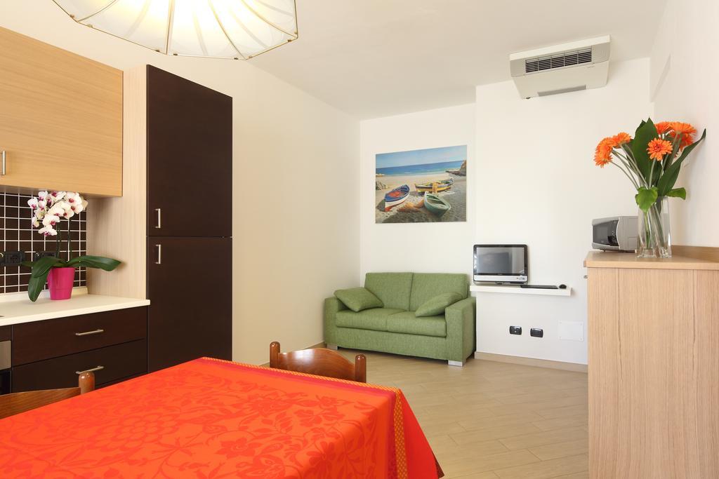 Residence Hotel Kriss Deiva Marina Exterior foto