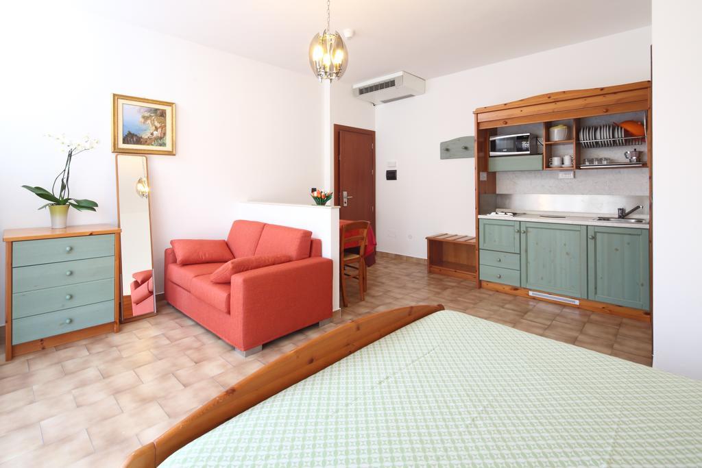 Residence Hotel Kriss Deiva Marina Exterior foto