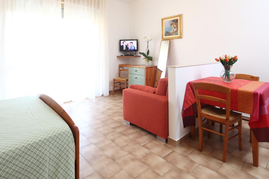 Residence Hotel Kriss Deiva Marina Exterior foto