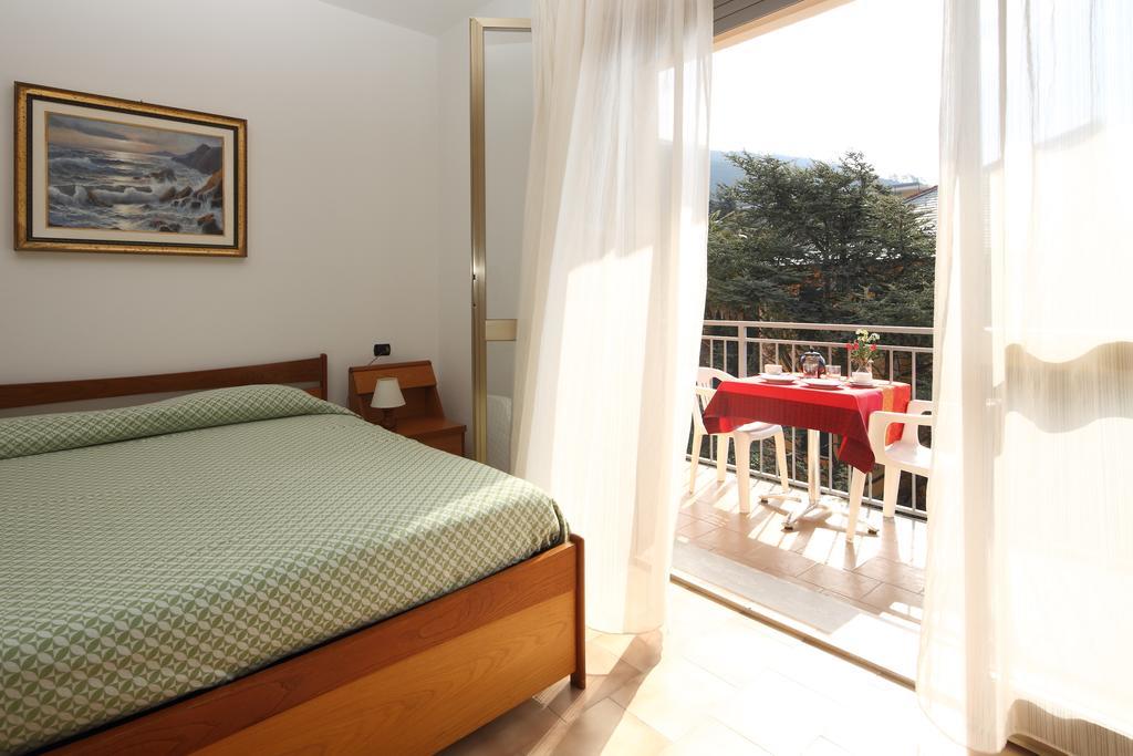 Residence Hotel Kriss Deiva Marina Exterior foto