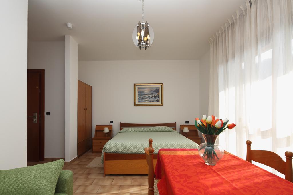 Residence Hotel Kriss Deiva Marina Exterior foto