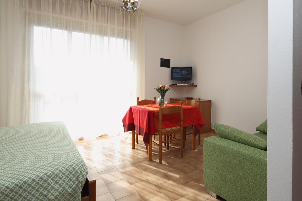 Residence Hotel Kriss Deiva Marina Exterior foto