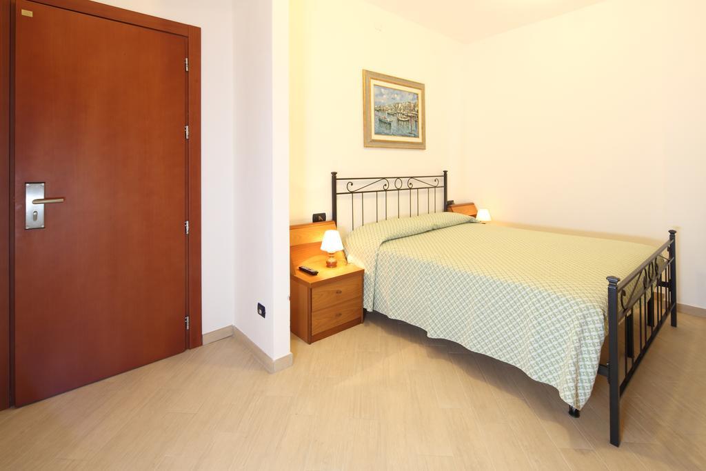 Residence Hotel Kriss Deiva Marina Exterior foto