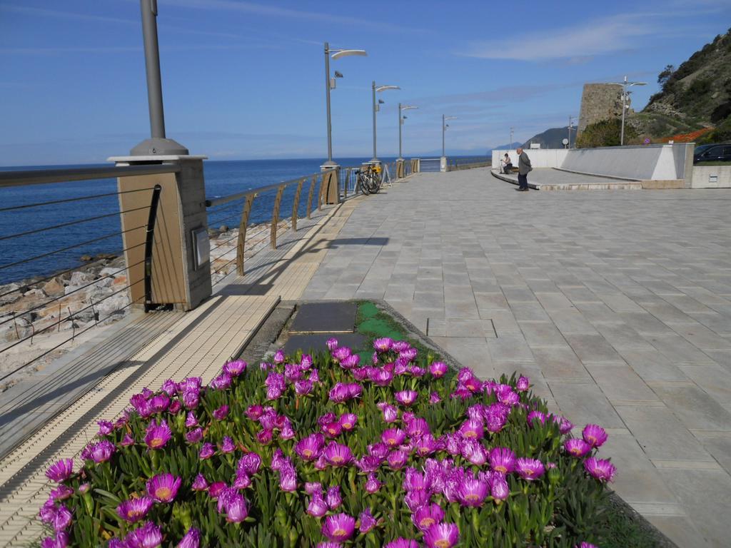 Residence Hotel Kriss Deiva Marina Exterior foto