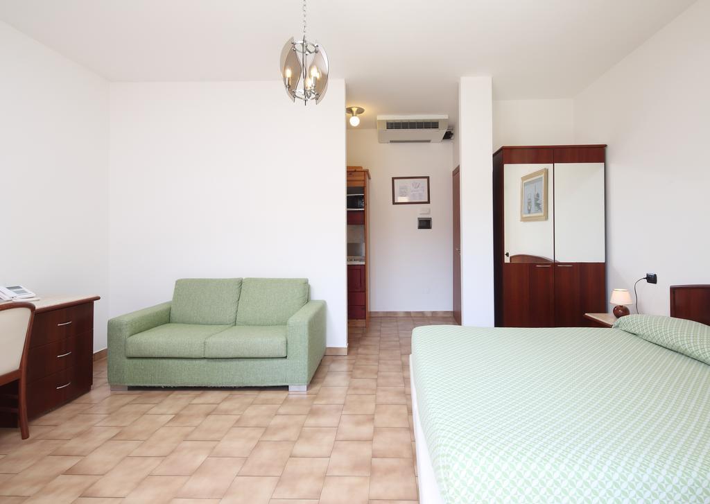 Residence Hotel Kriss Deiva Marina Exterior foto